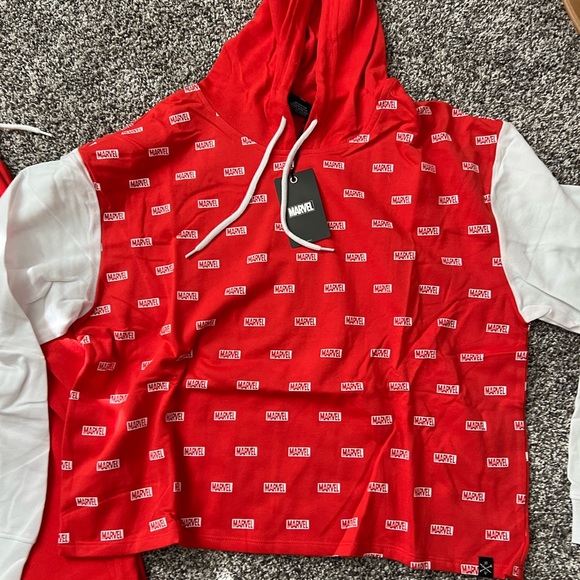 Marvel Repeat Logo Lounge Set - Picture 7 of 10